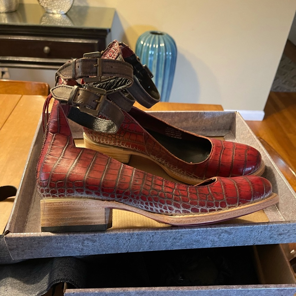 Red crocodile Maribel shoes from Freebird size 9.